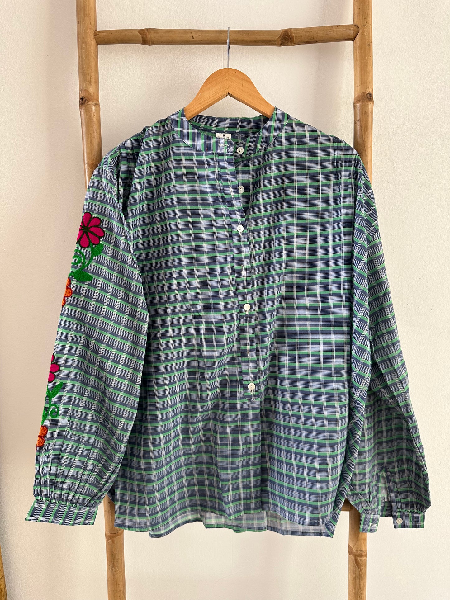 Camisa Bordada